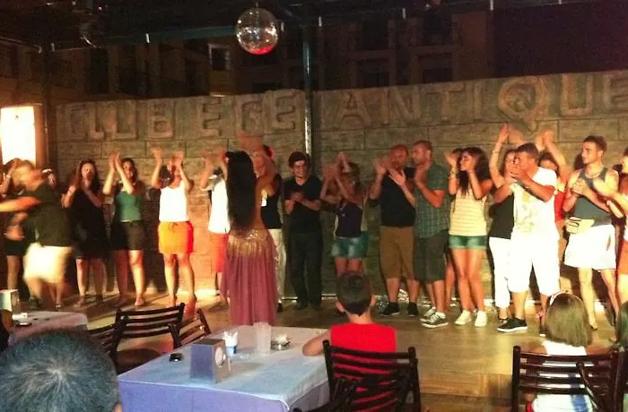 Hotel Club Chicago 3*