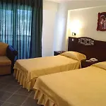 Hotel Club Chicago 3*