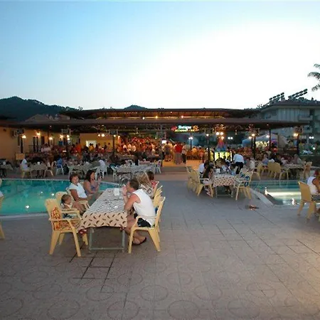 호텔 Club Chicago 말마리스