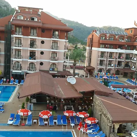 Club Chicago Otel 2*