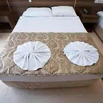 Club Chicago 3* مرمريس
