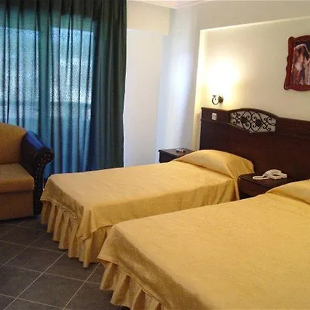 Отель Club Chicago 3*
