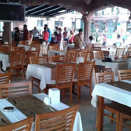 Отель Club Chicago