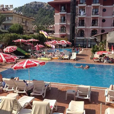 ホテル Club Chicago マルマリス